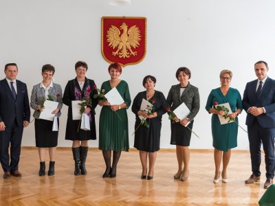Nagrody Burmistrza dla  dyrektorów szkół i przedszkoli oraz nauczycieli