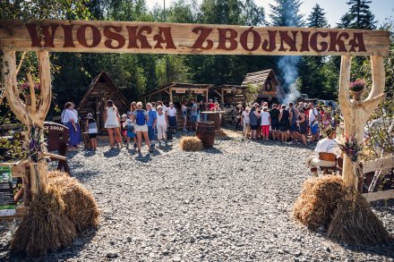 Wejście do wioski zbójnickiej/fot. Wojciech Wysłych