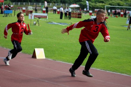 Przekazanie "pałeczki" w sztafecie