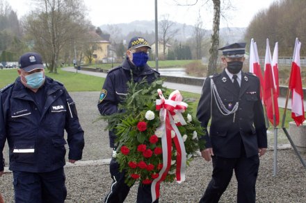 Wieniec składają przedstawiciele służb mundurowych