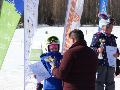 Burmistrz Miasta Wisła wręcza pamiątkowe puchary