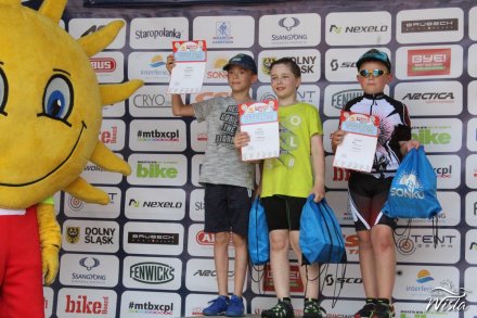 Dekoracja zwycięzców Sonko Bike Maraton