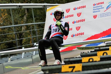 Piątkowe zawody w skokach narciarskich