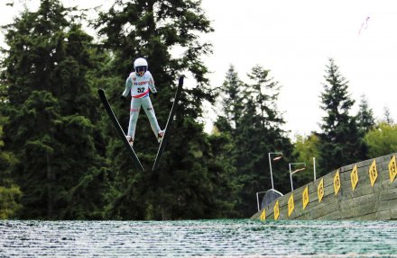 Piątkowe zawody w skokach narciarskich