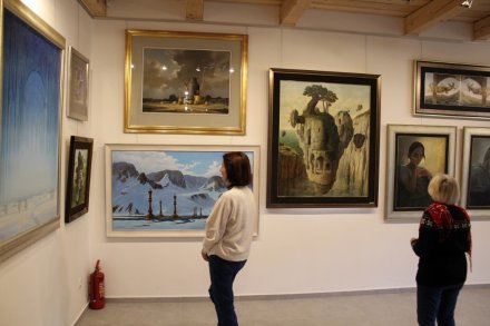 Pierwsi zwiedzający muzeum