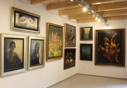 Fragment ekspozycji twórców surrealizmu