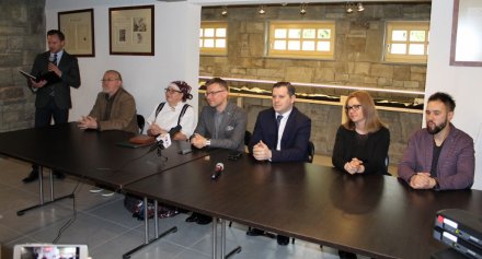 Konferencja prasowa w izbie poświęconej Julianowi Ochorowiczowi