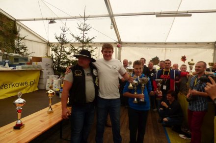 Wspólne zdjęcie nagrodzonych wystawców