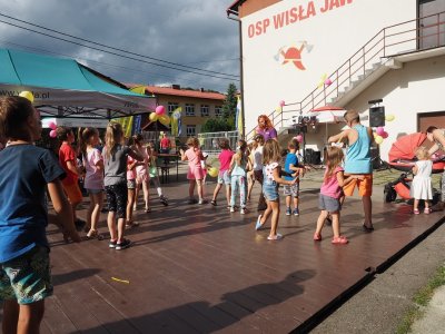 Zabawy najmłodszych uczestników festynu