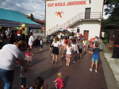 Zabawy najmłodszych uczestników festynu