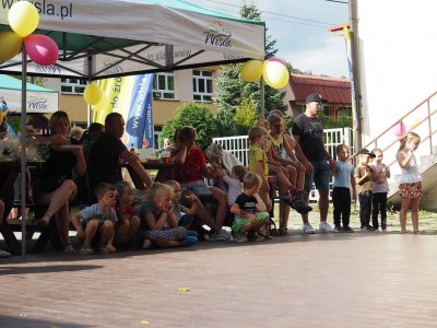 Zabawy najmłodszych uczestników festynu