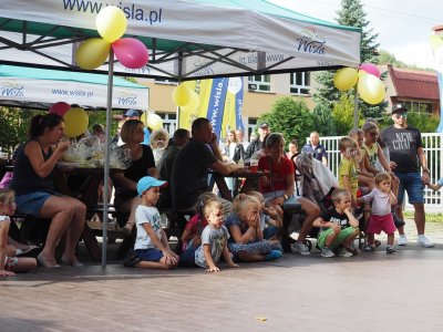 Zabawy najmłodszych uczestników festynu