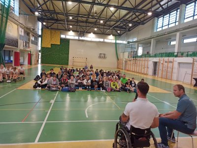 Uczniowie podczas spotkania z Igorem Sikorskim