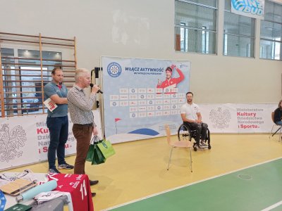 Tadeusz Papierzyński z Referatu Promocji, Turystyki, Kultury i Sportu dziękuje gościom za przybycie na spotkanie