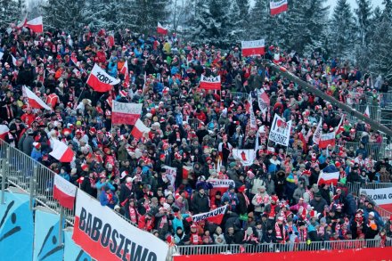 Kibice na trybunach skoczni w Wiśle Malince