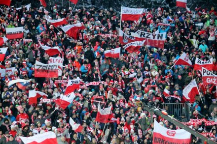 Kibice na trybunach skoczni w Wiśle Malince