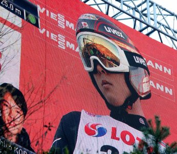 Japoński skoczek na telebimie