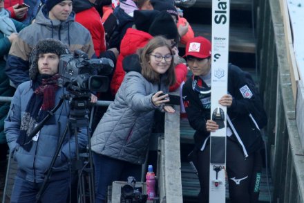 Publiczność ze skoczkami