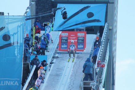 Aleksander Zniszczoł na belce startowej