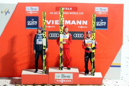 Trójka najlepszych skoczków na podium
