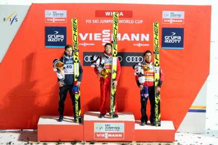 Trójka najlepszych skoczków na podium