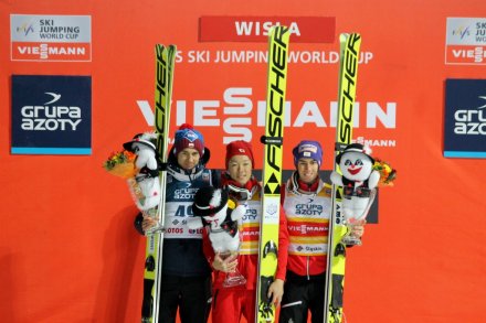 Trójka najlepszych skoczków na podium