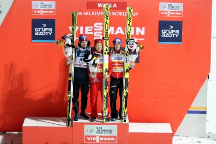 Trójka najlepszych skoczków na podium