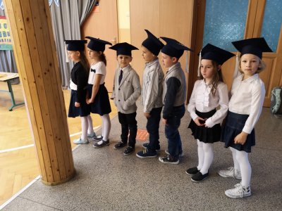 Pierwszoklasiści przed występem