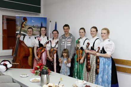 Piotr Żyła z góralkami