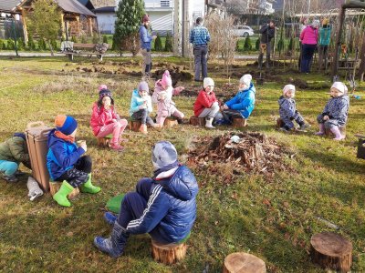 Piknik podczas budowy wigwamu