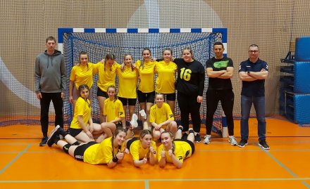 Żeńska drużyna liceum w piłce ręcznej