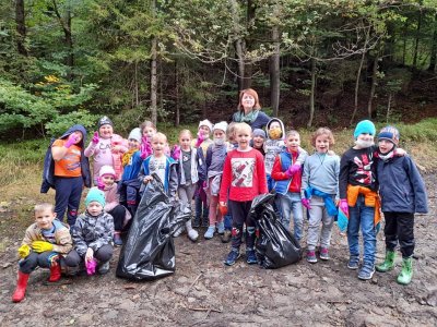 Klasa I w czasie sprzątania