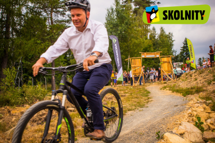 Burmistrz Tomasz Bujok podczas zjazdu