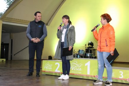 Ceremonia wręczenia nagród i pucharów zwycięskim załogom w rajdzie 4x4 Women's Challenge