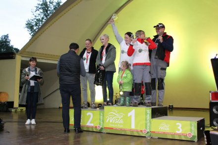 Ceremonia wręczenia nagród i pucharów zwycięskim załogom w rajdzie 4x4 Women's Challenge