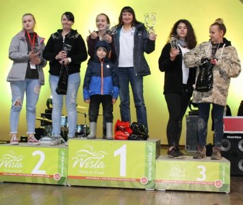 Ceremonia wręczenia nagród i pucharów zwycięskim załogom w rajdzie 4x4 Women's Challenge
