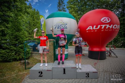 Zwycięzcy jednej z kategorii na podium