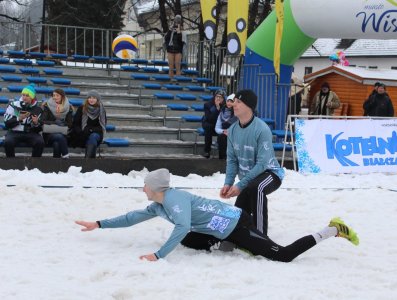 Efektowny siatkarski pad na śnieg