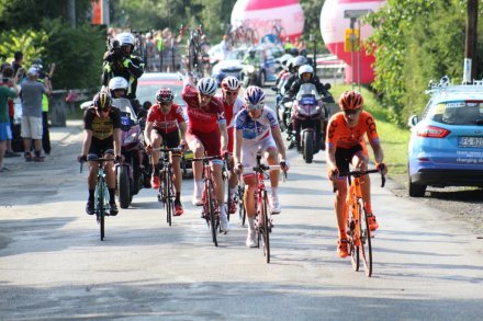 Podjazd pod Zameczek w Czarnym