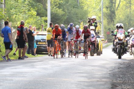 Kolarze wjezdżają do Czarnego