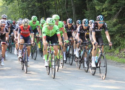 Kolarze wjezdżają do Czarnego