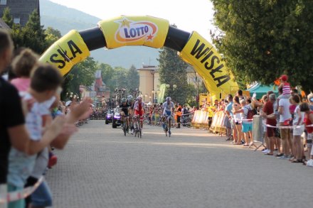 Przekazd kolarzy przez centrum