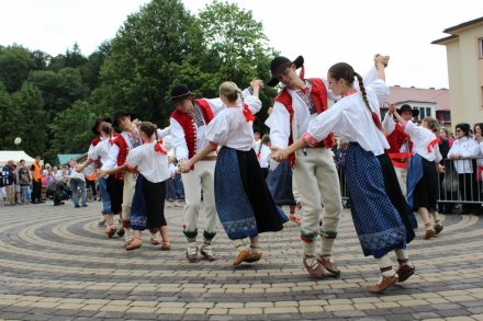 Taniec Bystrzycy na rynku wiślańskim