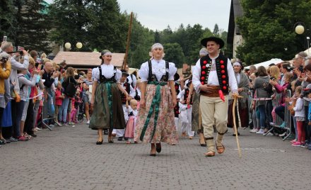 Anna i Tomasz Bujokowie podczas korowodu