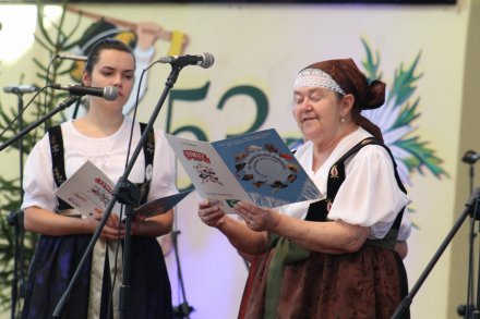 Zuzanna Bujok czyta wiersz