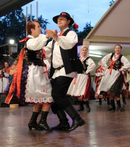 Występ zespołu "Wesele Krzemienickie"