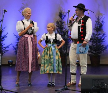 Prowadzący rozpoczynają koncert