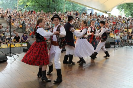 Fragment występu zespołu "Śwarni Łojce"