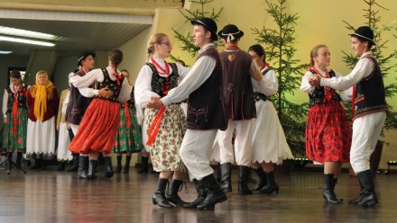 Fragment występu zespołu "Śwarni Łojce""