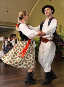 Fragment występu zespołu "Śwarni Łojce"